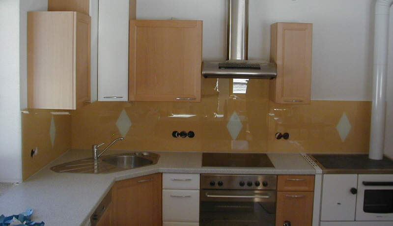 Küchenrückwände mit lackierten Gläser